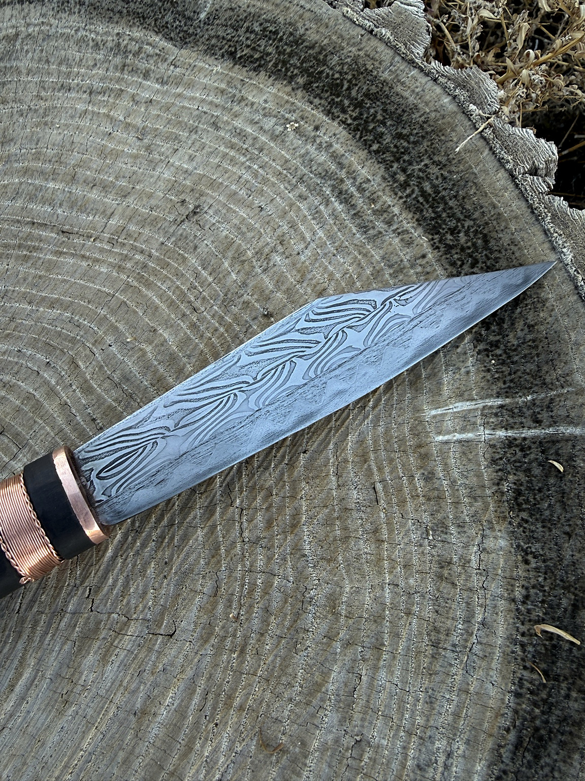 Close view of twisted pattern-welded bars and blade surface